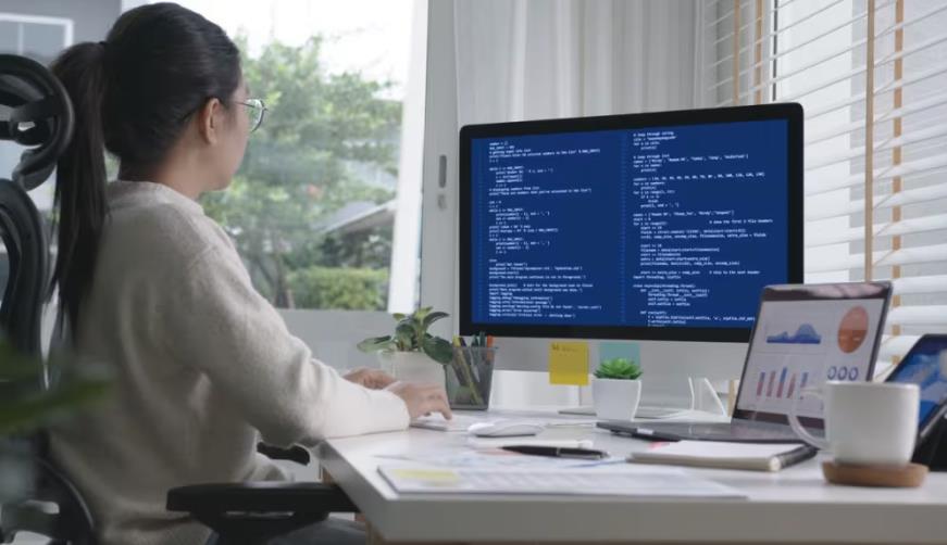 智慧零售新基建:德令哈市软件开发公司如何构建全渠道商业操作系统?
